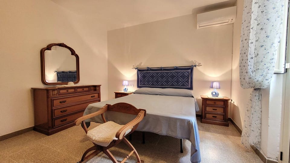 Bedroom, air conditioner