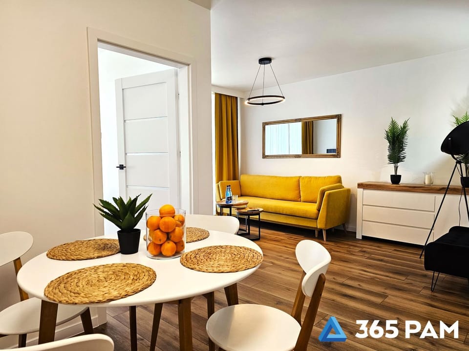 Living room, Photo of the whole room, Seating area, Dining area