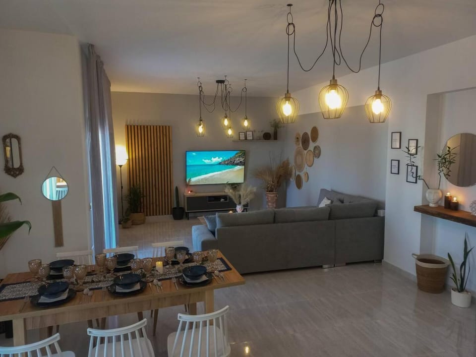 TV and multimedia, Living room, Dining area