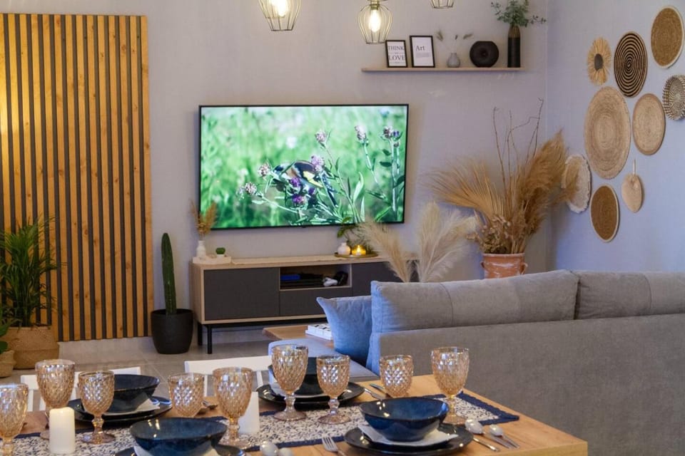 TV and multimedia, Decorative detail