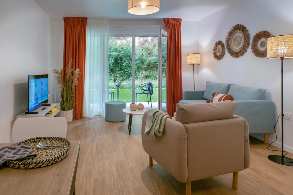 Résidence Services Séniors - Domitys Les Jardins d'Ahna Apartment hotel in Brittany