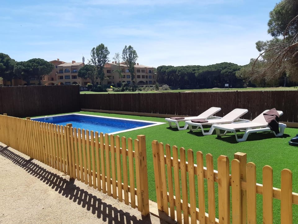 Garden, Garden view, Pool view, Swimming pool, sunbed