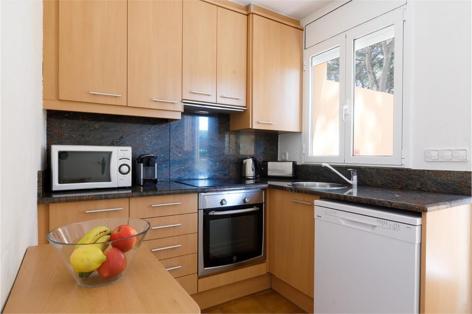 Coffee/tea facilities, Kitchen or kitchenette, dishwasher, minibar, toaster