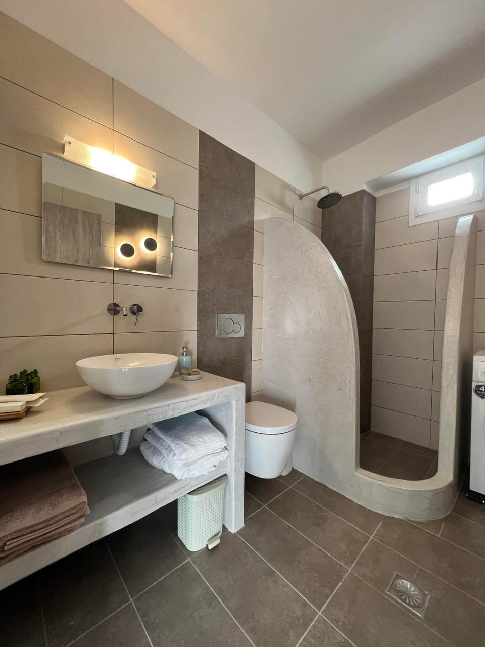Petit Homme by Andreas Apartment in Perissa