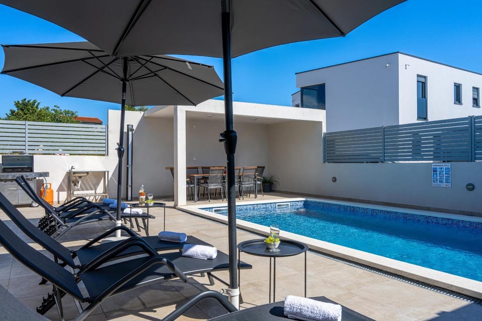 Patio, Balcony/Terrace, Seating area, Pool view, Swimming pool, sunbed