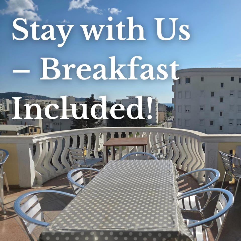 Restaurant/places to eat, Balcony/Terrace, Breakfast