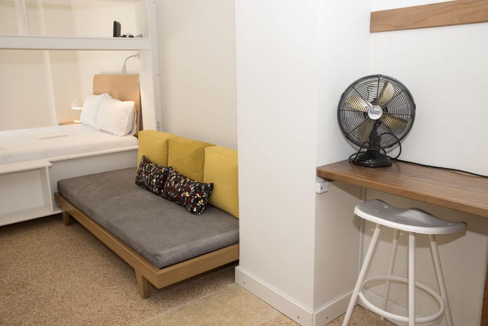 Bed, Seating area