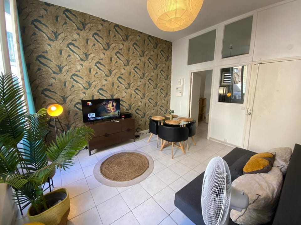 Noaille-Vieux Port-700m Station St Charles Apartment in Marseille