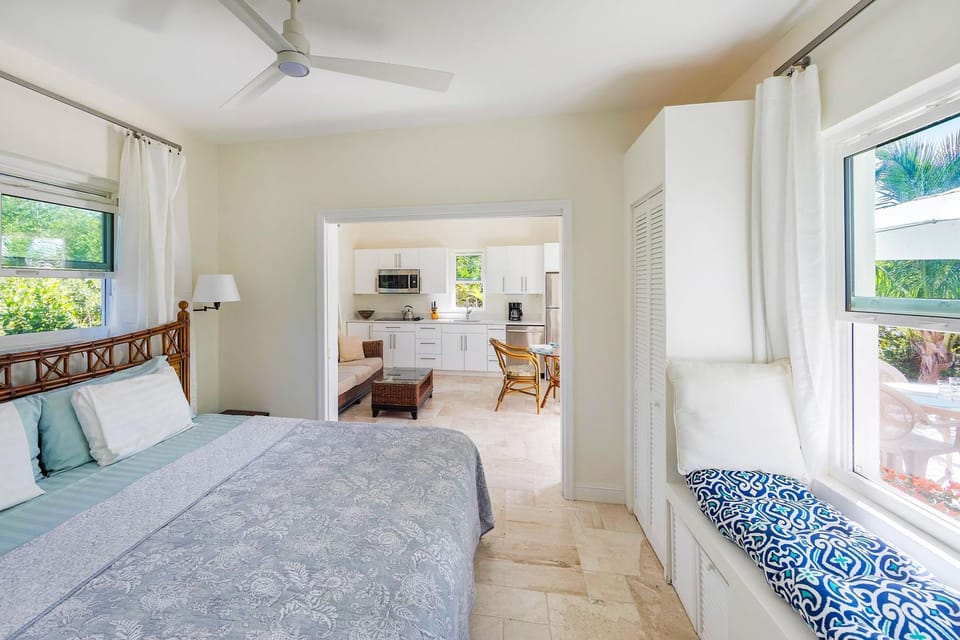 Chuchubi Cottage House in Long Bay Hills