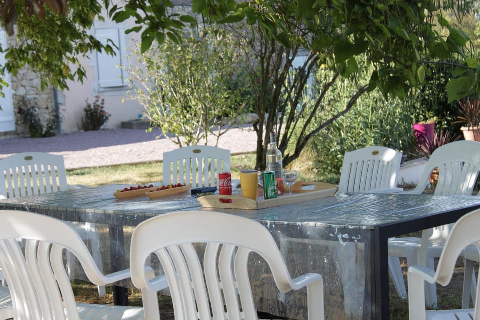 Garden, Food and drinks, Pool view
