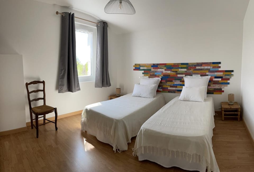 Photo of the whole room, Bedroom