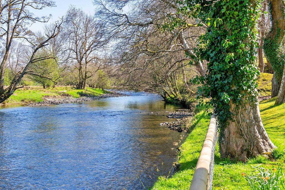 Nearby landmark, Spring, Off site, Day, Natural landscape, Lake view, River view