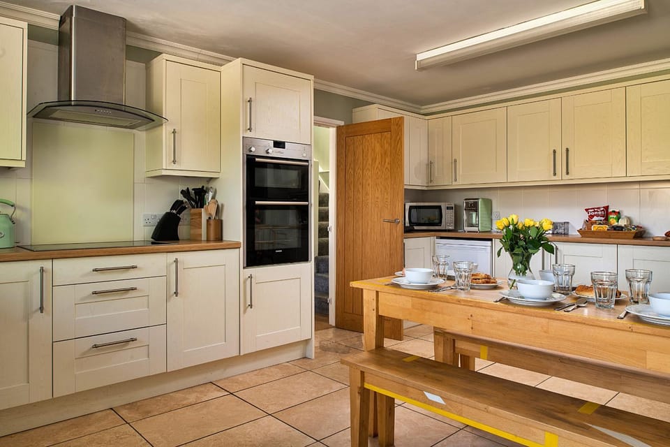 Coffee/tea facilities, Kitchen or kitchenette, Dining area, dishwasher, minibar, pet friendly, stove, toaster