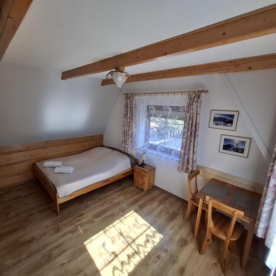 Bed, Photo of the whole room, towels
