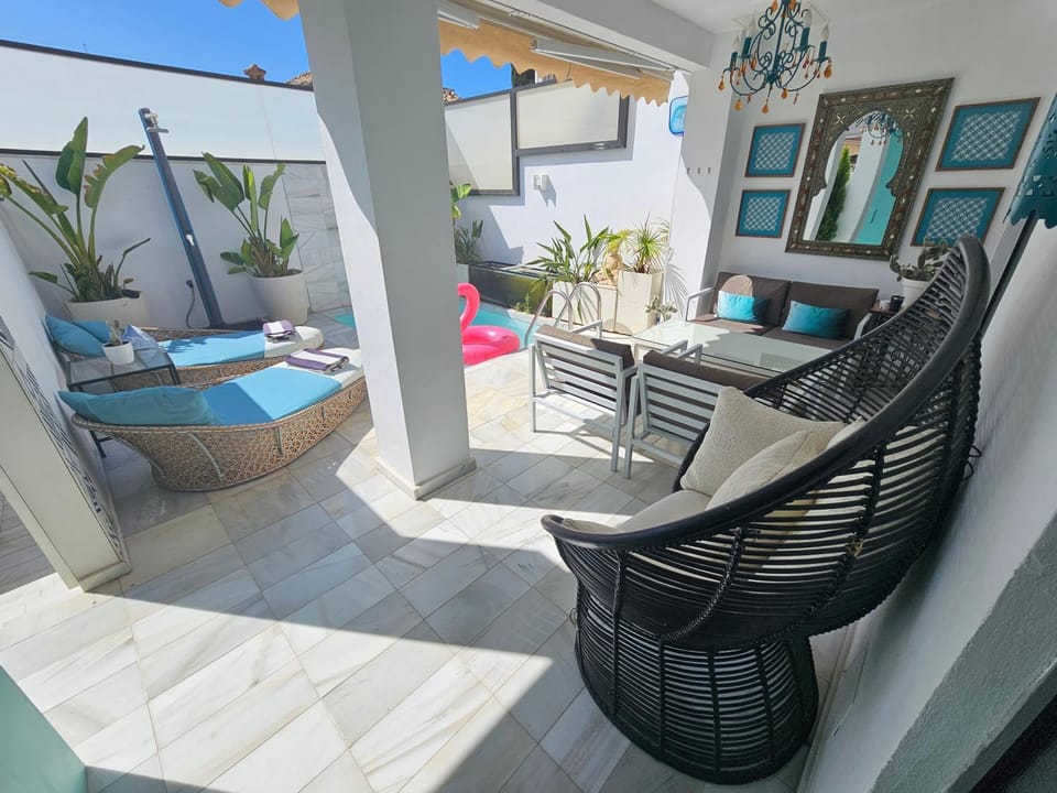 Balcony/Terrace, Swimming pool, sunbed