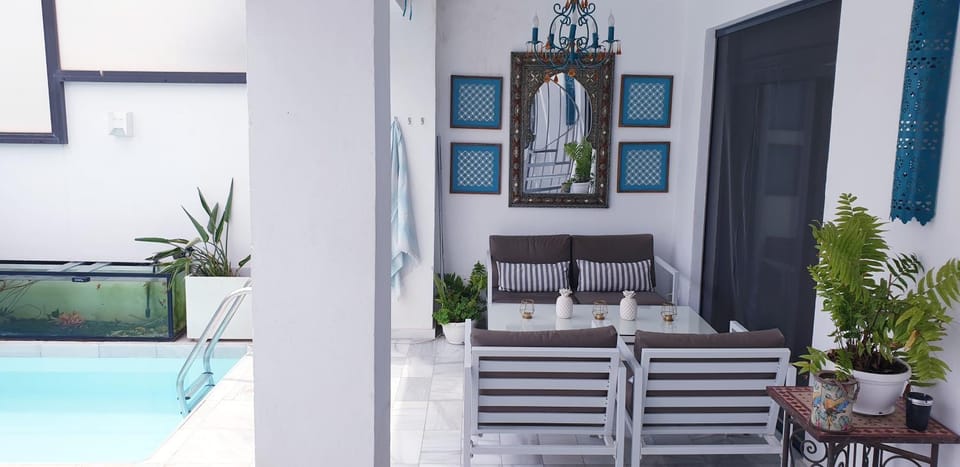 Balcony/Terrace, Dining area, Swimming pool