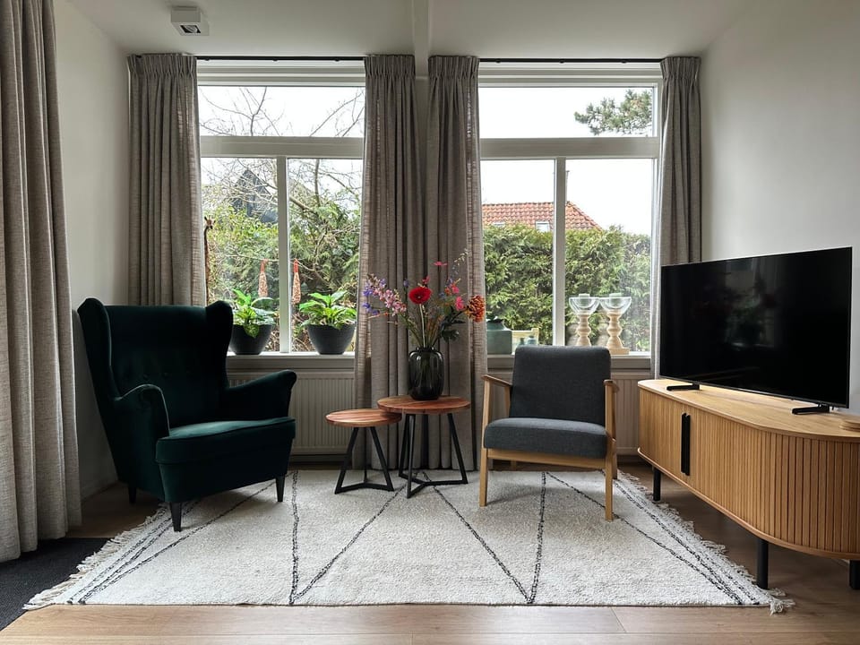 TV and multimedia, Seating area