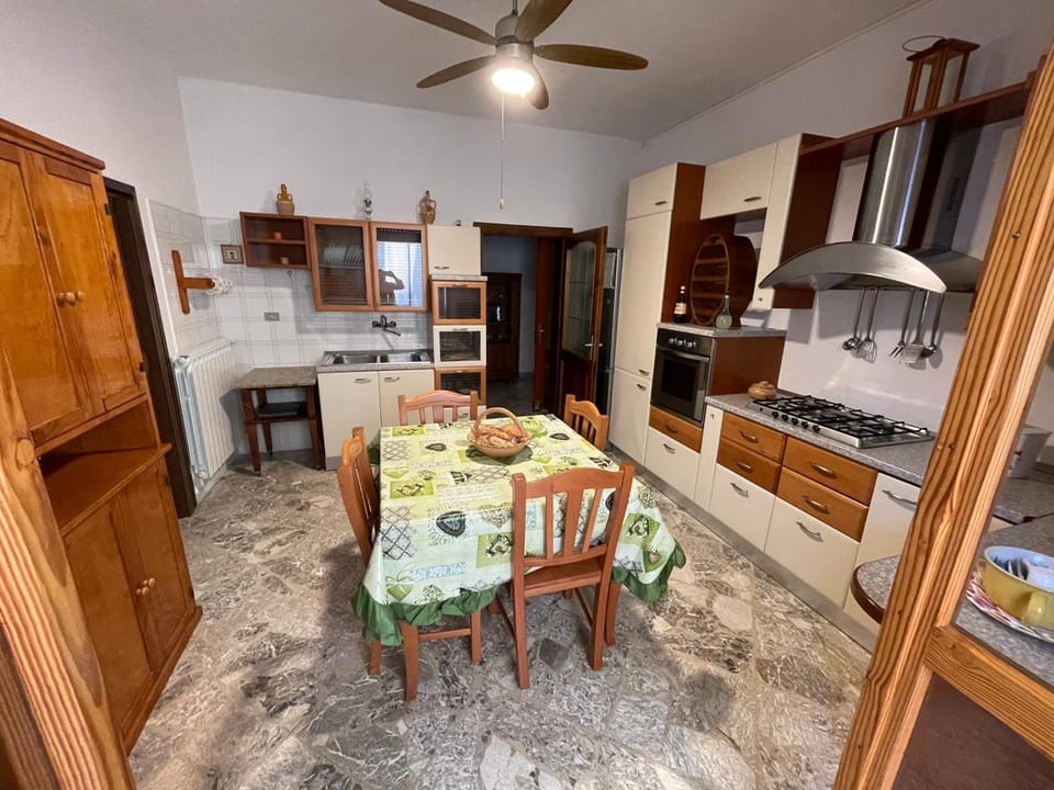Kitchen or kitchenette, pet friendly