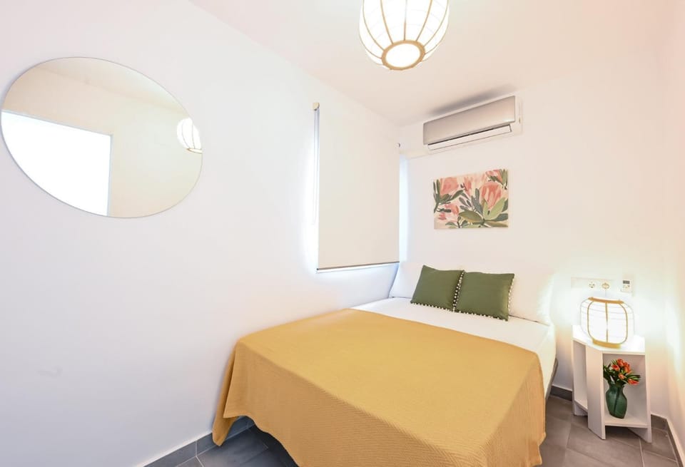 Bed, Photo of the whole room, Bedroom, air conditioner