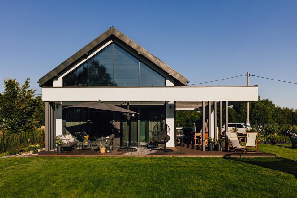 Property building, Day, Garden