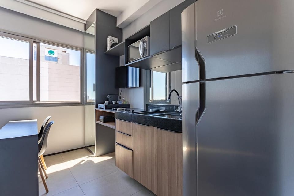 Kitchen or kitchenette, minibar, oven, stove
