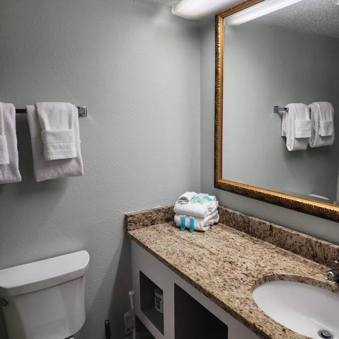 Oceanfront Efficiency T1104 Apartment in Myrtle Beach