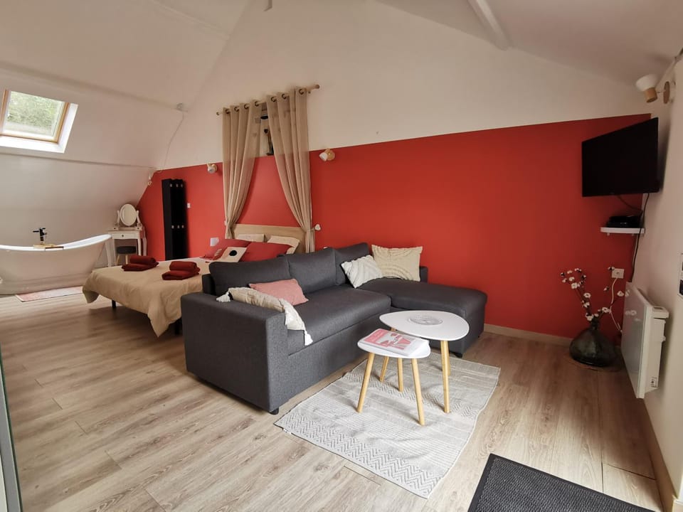 Communal lounge/ TV room, Bed, TV and multimedia, Photo of the whole room, Bedroom, Bath