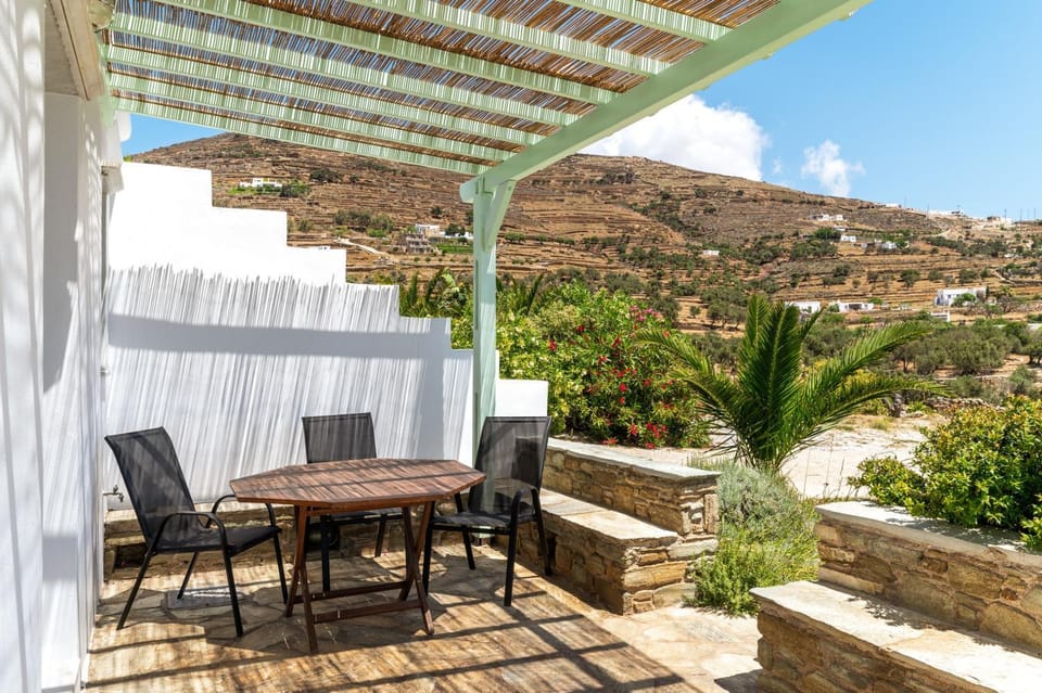 Property building, Balcony/Terrace, Living room