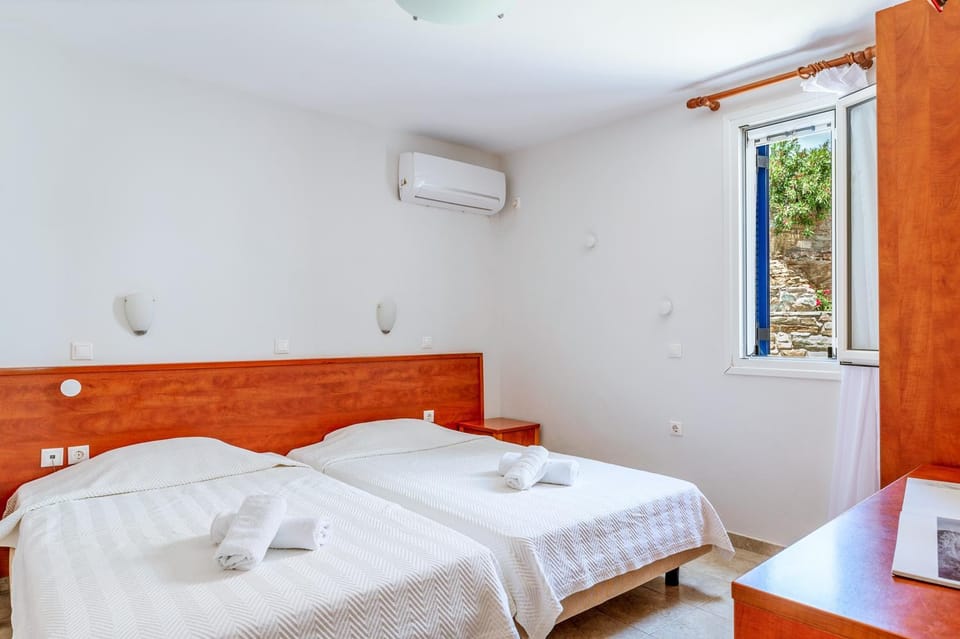 Property building, Living room, Bedroom