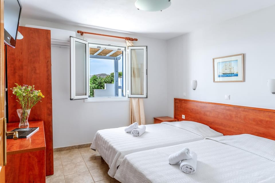 Property building, Living room, Bedroom