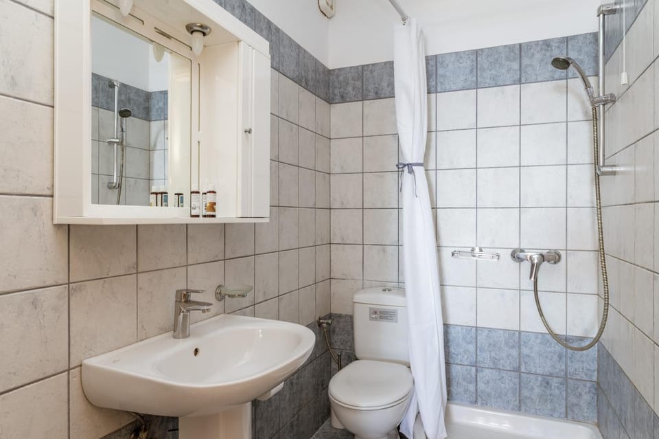 Bathroom, Living room