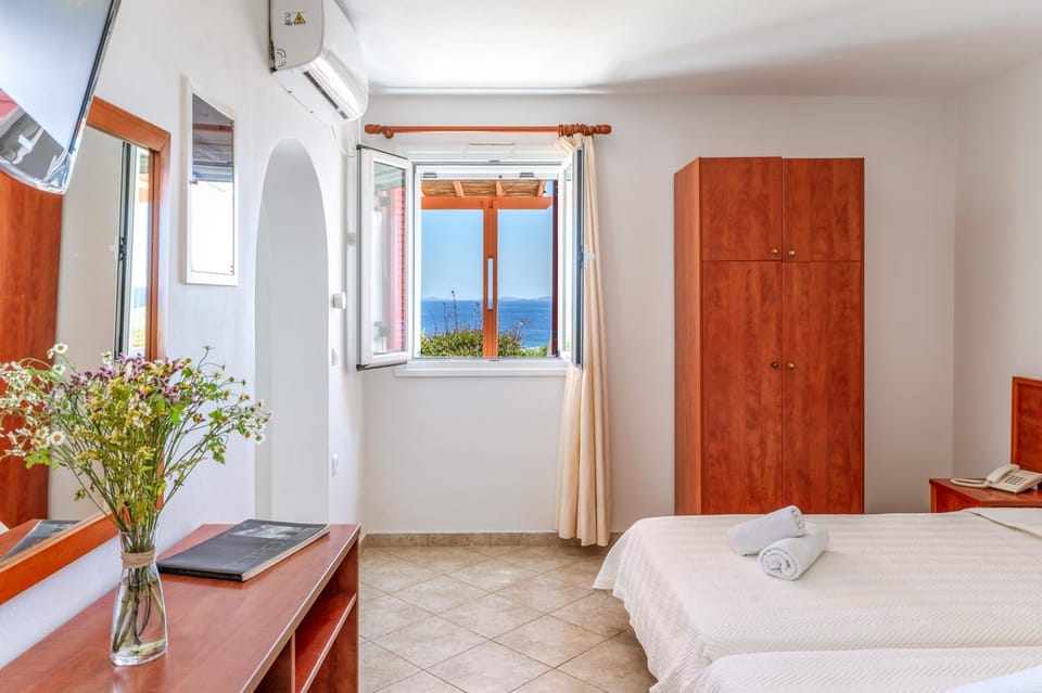 Property building, Living room, Bedroom