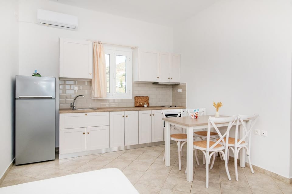 Property building, Kitchen or kitchenette, Living room