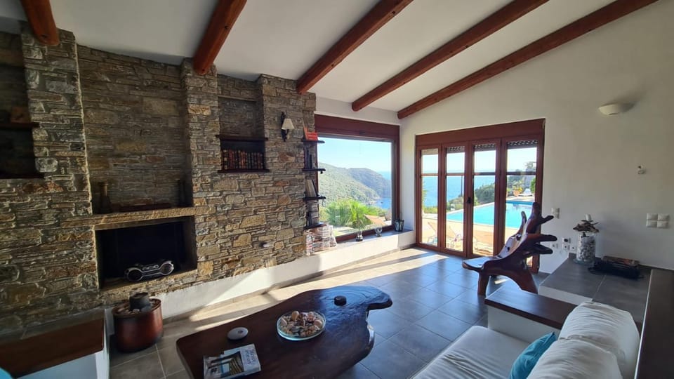 View (from property/room), Living room, Seating area, Pool view, Sea view, Sunrise