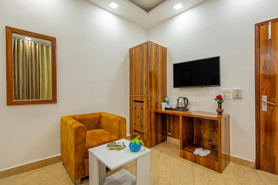 Seating area, Breakfast, Breakfast