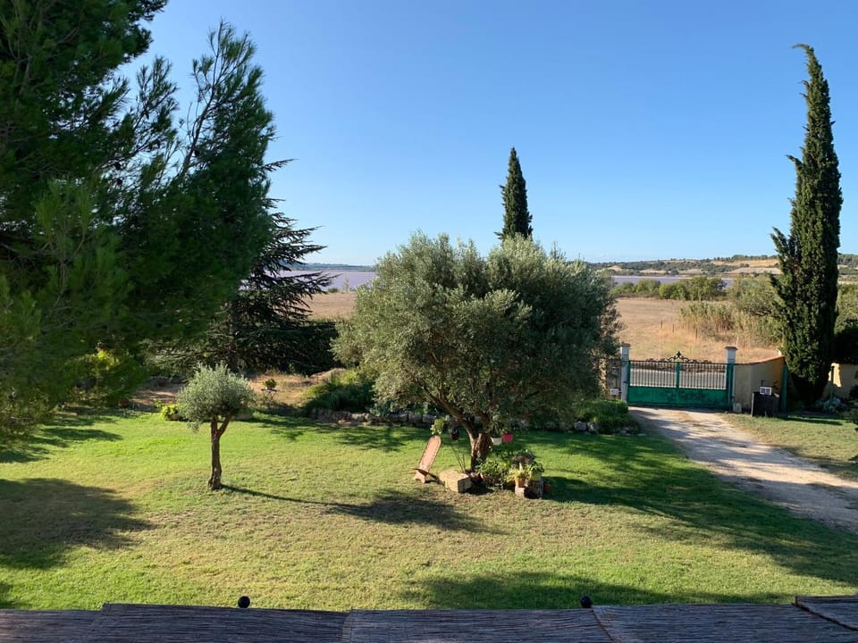Grand logement indépendant à l'étage d'un Mas Apartment in Provence-Alpes-Côte d'Azur