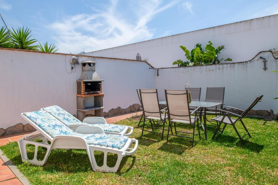 Property building, Balcony/Terrace, Living room