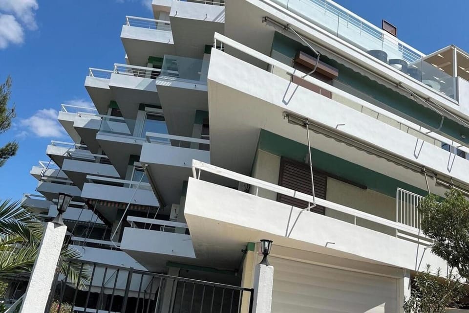 Luxurious 2-Bed Seaside Apartment in Saronida Apartment in Decentralized Administration of Attica