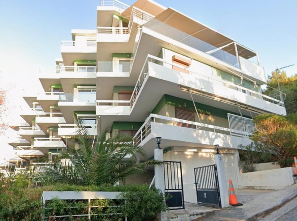 Luxurious 2-Bed Seaside Apartment in Saronida Apartment in Decentralized Administration of Attica