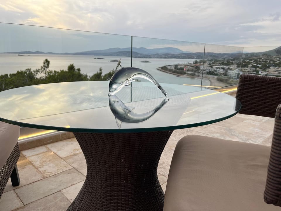 Luxurious 2-Bed Seaside Apartment in Saronida Apartment in East Attica Regional Unit, Greece