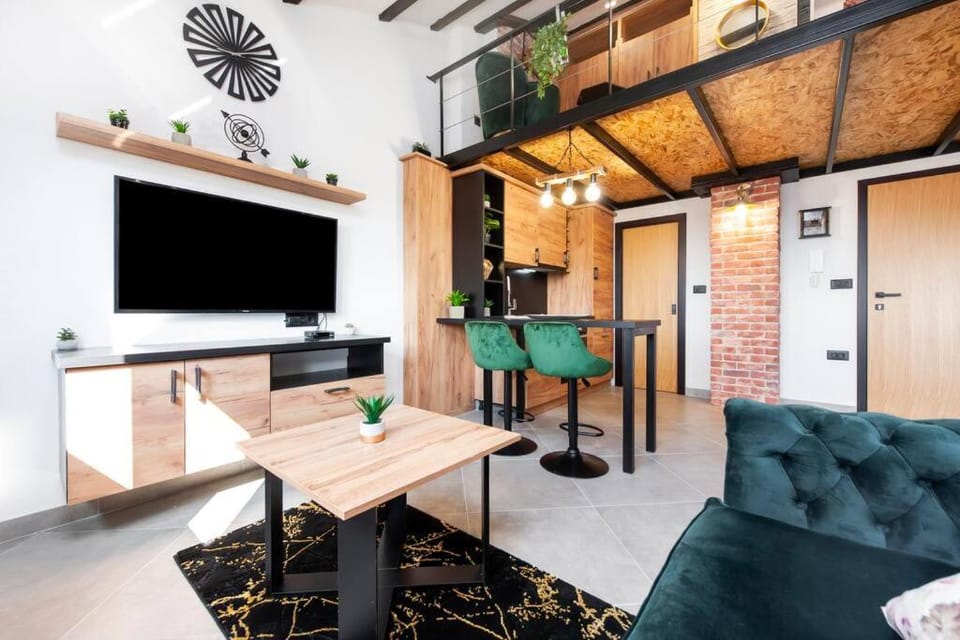 Communal lounge/ TV room, Kitchen or kitchenette, Living room, Dining area