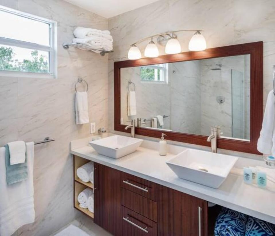 Esencia Premiere Villa in Long Bay Hills