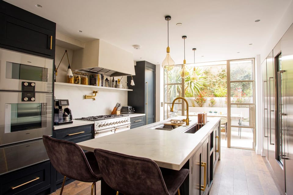 Coffee/tea facilities, Kitchen or kitchenette, Dining area, minibar