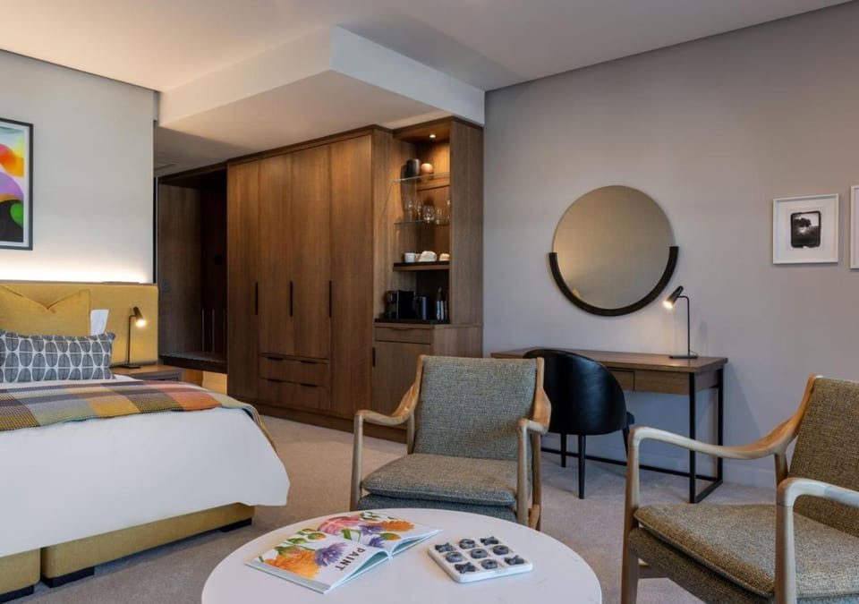 Bed, Coffee/tea facilities, Seating area, Bedroom, wardrobe