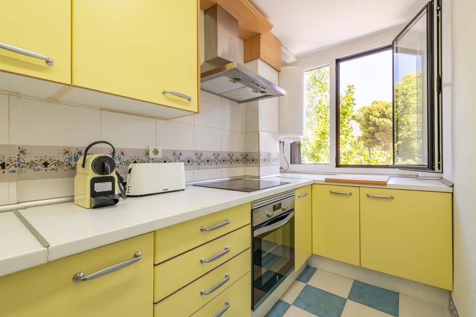 Kitchen or kitchenette, Living room