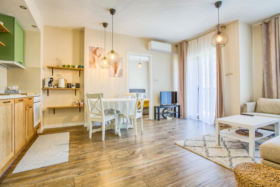 Kitchen or kitchenette, Living room, Seating area