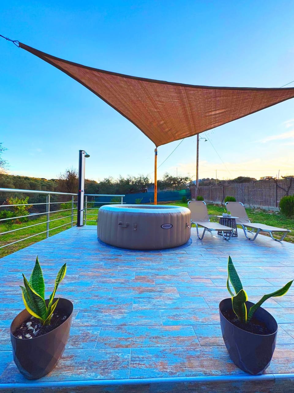 Sun-sevieria 5 ' from the beach. House in Crete