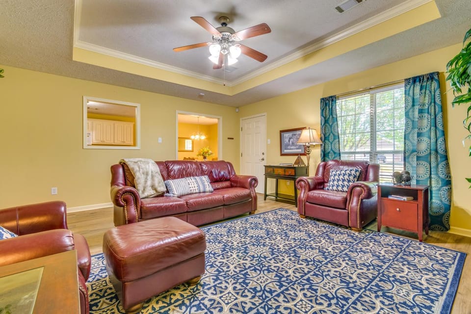 2 Mi to UCA Group Getaway with Private Yard! House in Conway