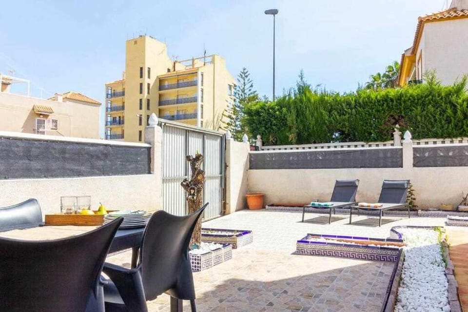 Groundfloor Pink Torrevista Apartment in Torrevieja