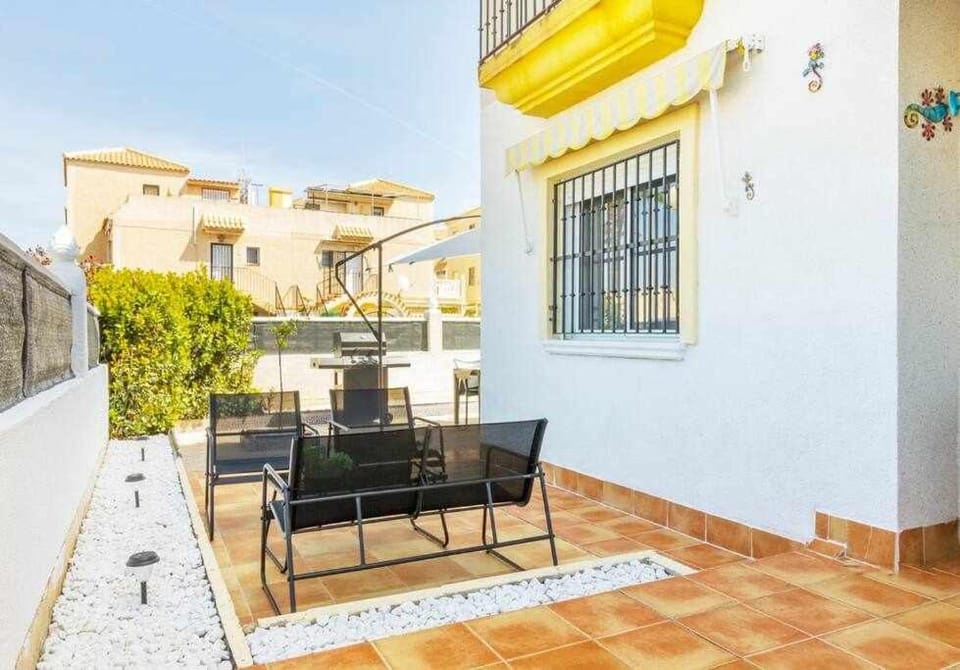 Groundfloor Pink Torrevista Apartment in Torrevieja